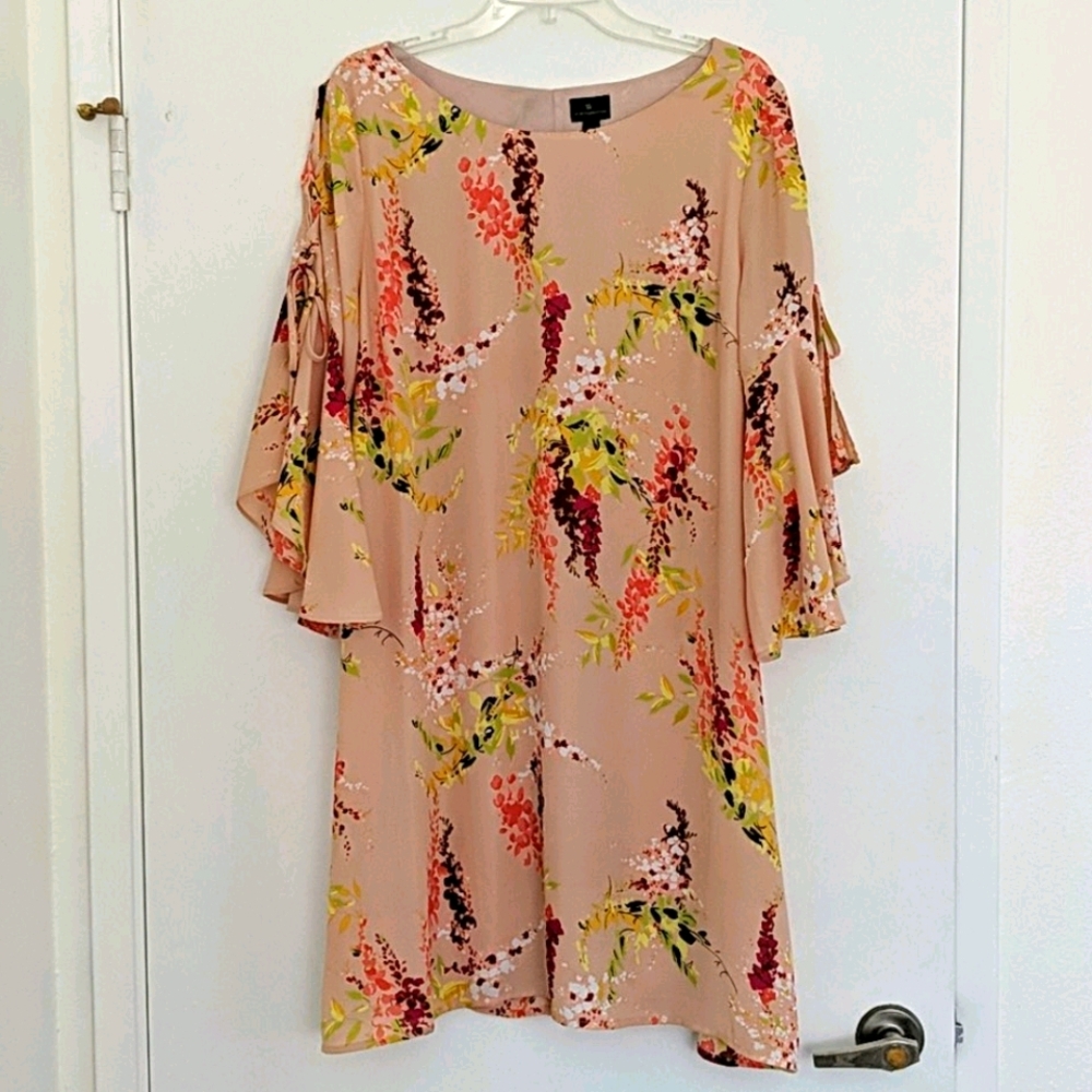 Worthington floral bell sleeve dress. Career dress for office work.